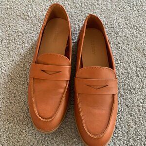 OLD NAVY FAUX LEATHER PENNY LOAFERS IN BROWN - SIZE 7.5